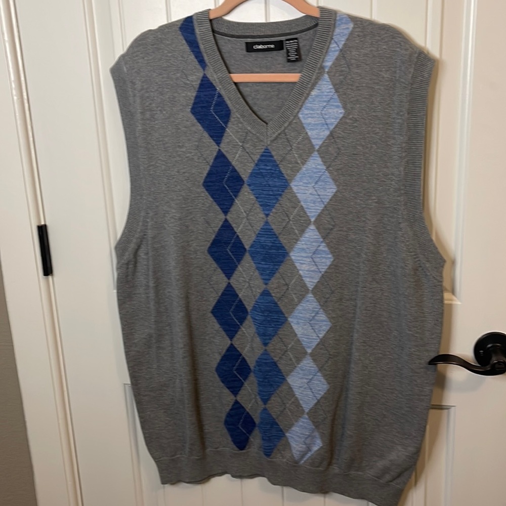 Men’s 2 XL Claiborne Argyle Grey V Neck Sweater Vest